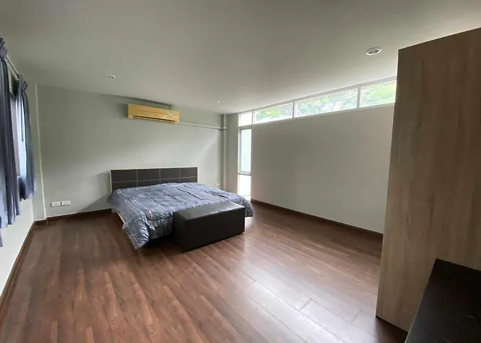 Sukhumvit 49 Soi 14 * Bangkok
